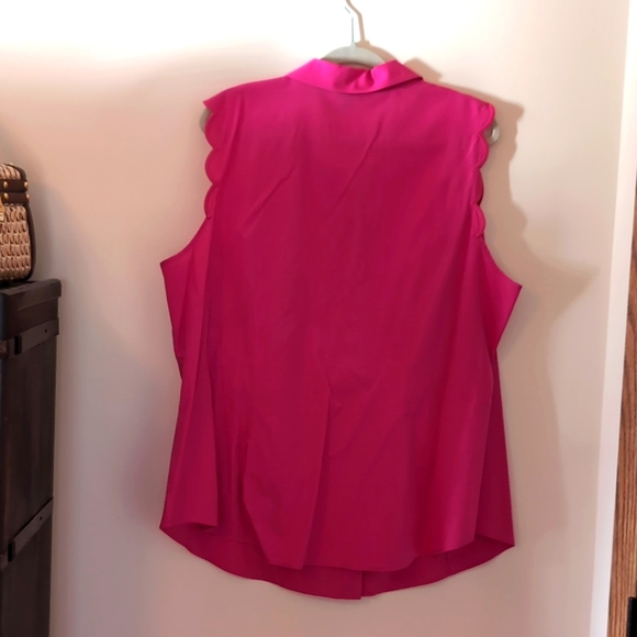 NWOT Plus Size Sleeveless Blouse - Picture 5 of 7